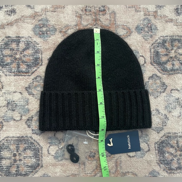 Hat Attack NWT Black Cashmere Classic Neutral Minimalist Beanie Hat Women’s O/S - Picture 3 of 3